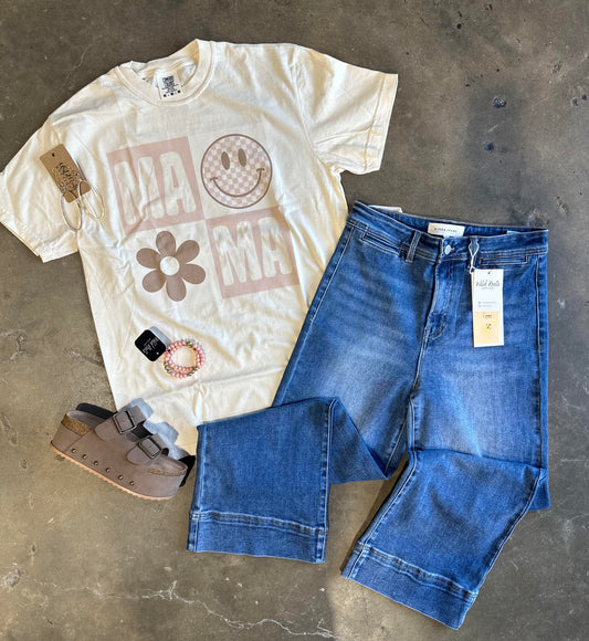 Mama Smiley Ivory Graphic Tee